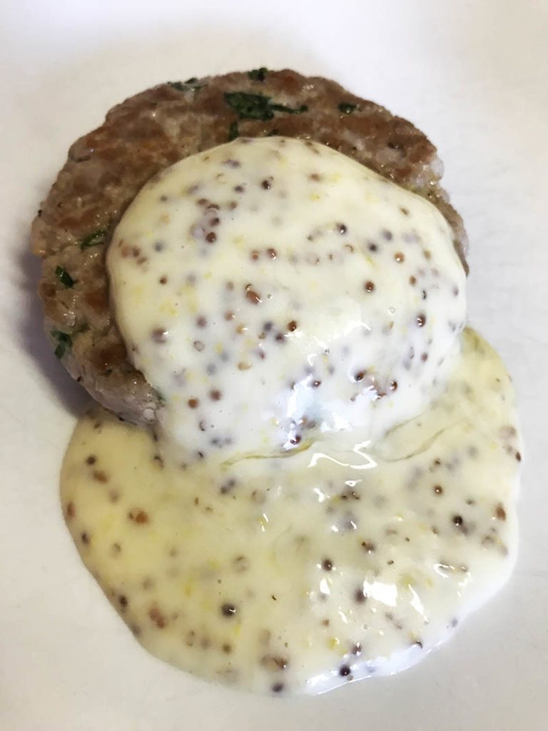 Burger di tonno al limone e zenzero con salsa al miele e senape