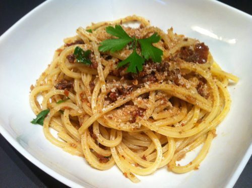 Spaghetti pomodori secchi e acciughe