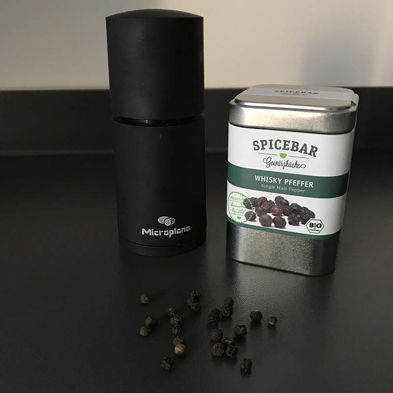 Pepe al whisky Spicebar e Spice Mill Macina spezie Microplane