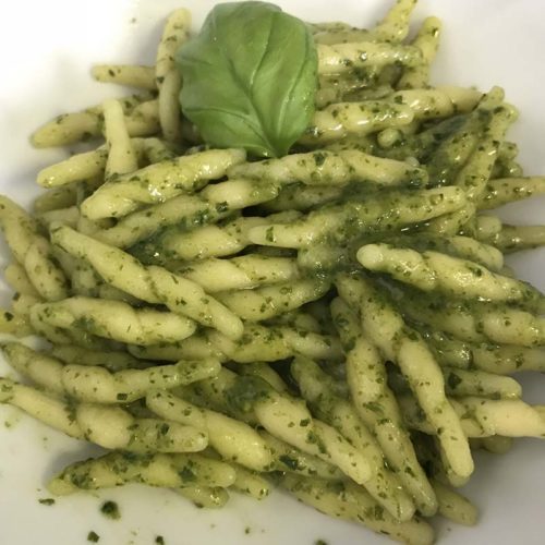 Trofie con pesto fatto al mortaio