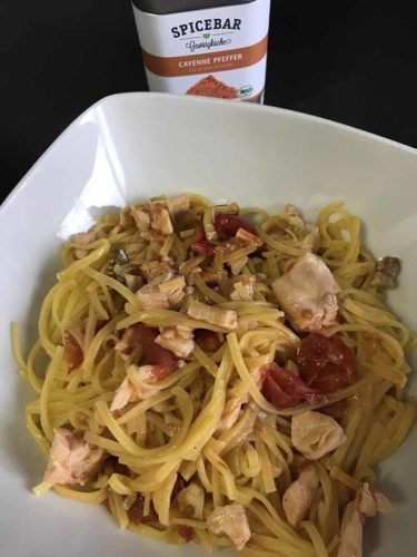 Tagliolini al sugo di salmone e porri