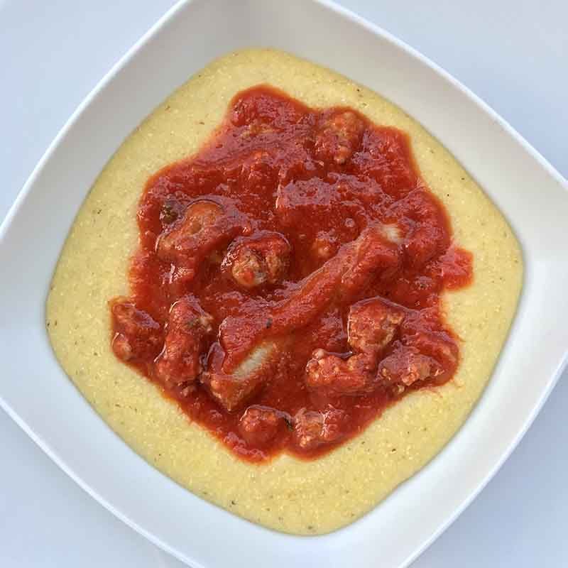 Polenta con sugo di salsiccia