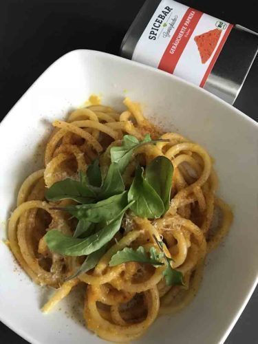 Bucatini alla crema di peperoni e rucola con paprika affumicata Spicebar