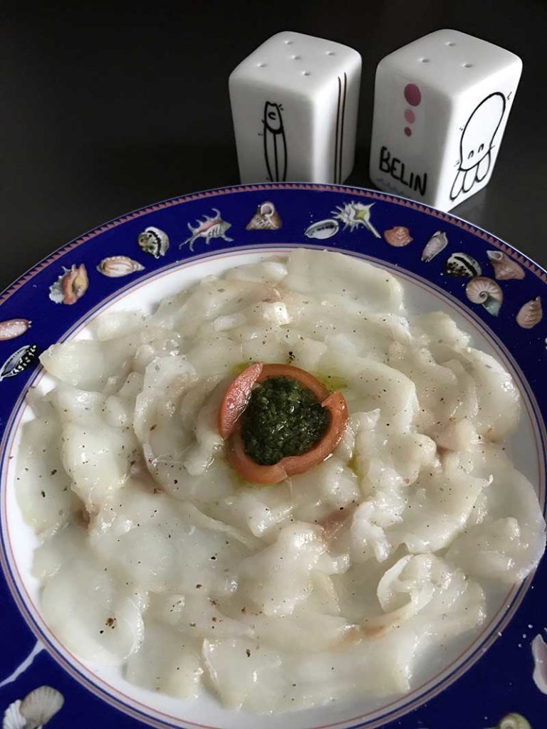 Carpaccio di morone con salsa alla rucola