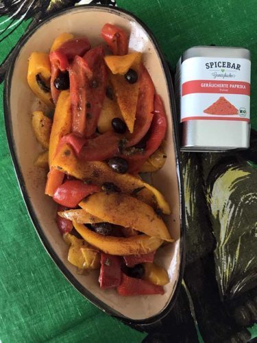 Peperoni con acciughe capperi olive e paprika affumicata di Spicebar