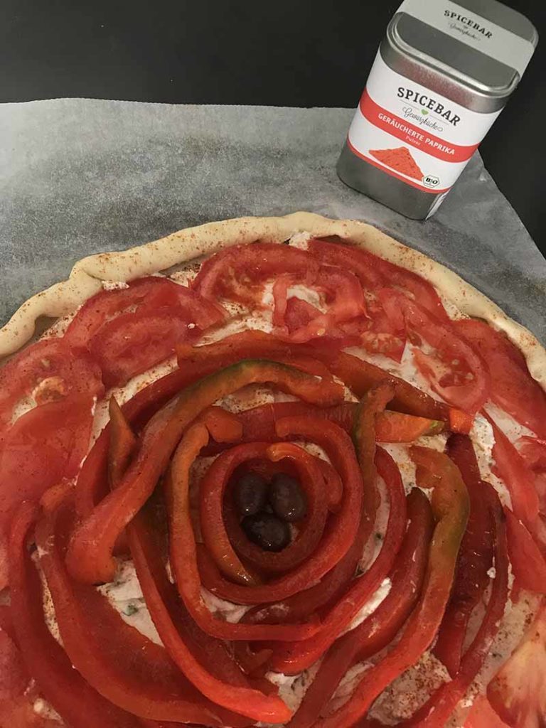 Torta con robiola pomodori peperoni e paprika affumicata di Spicebar