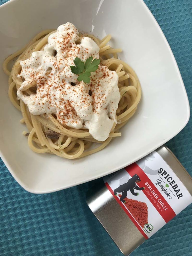 Spaghetti con acciughe stracciatella e Berliner Chilli di Spicebar