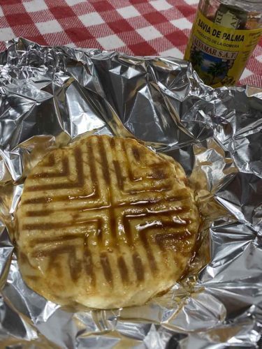 Formaggio di capra con miele di palma al forno