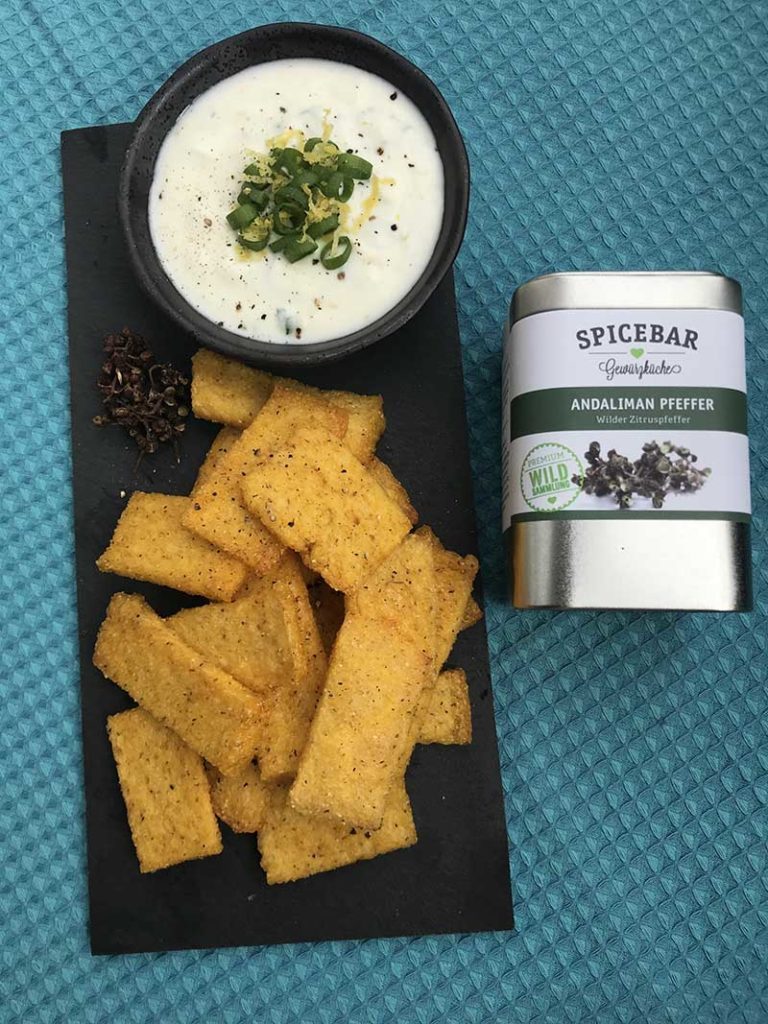 Rettangoli di polenta al forno con salsa allo yogurt