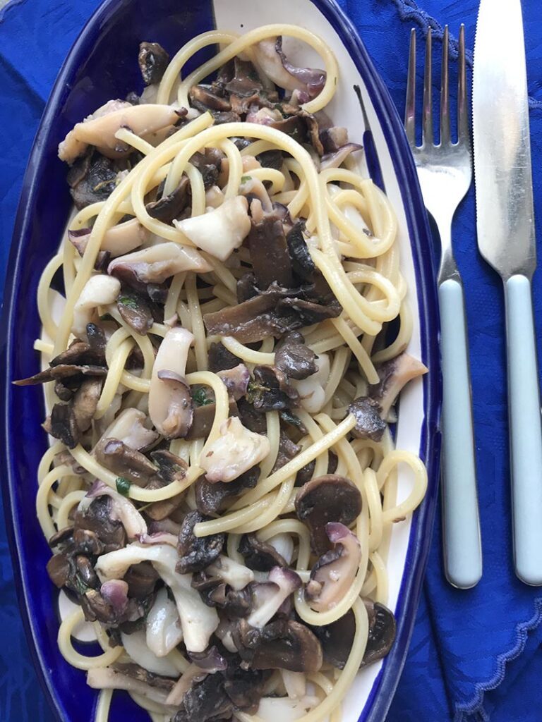 Spaghetti con seppie e champignon