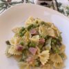 Farfalle con carciofi prosciutto cotto e piselli