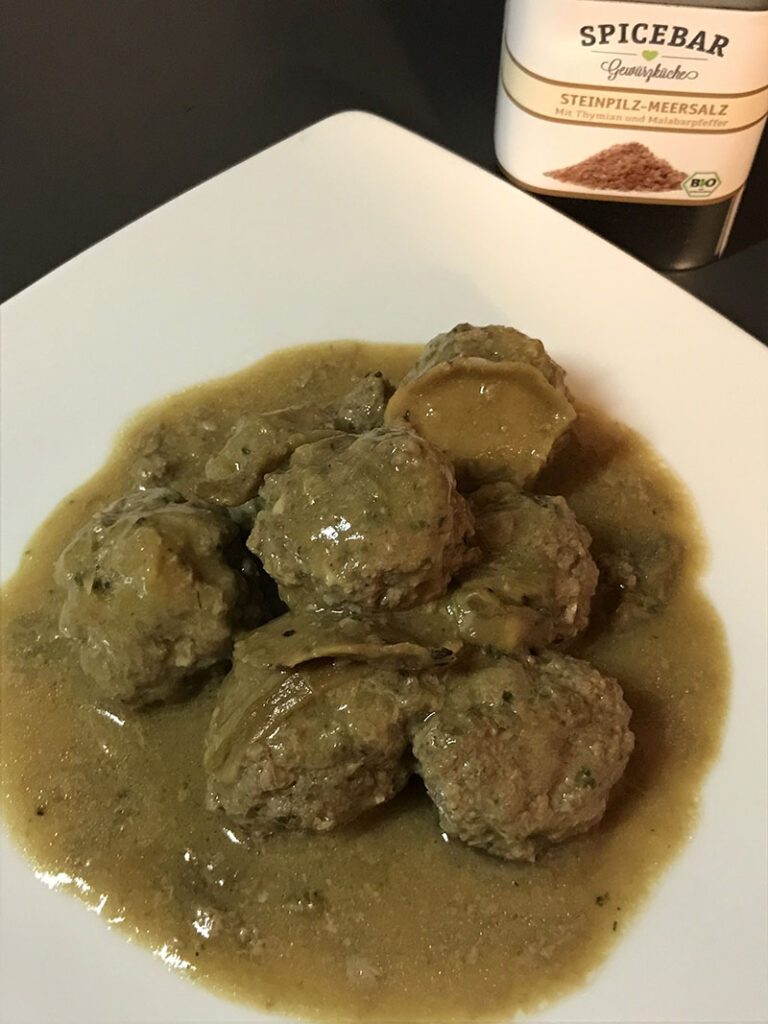 Polpette con salsa ai funghi