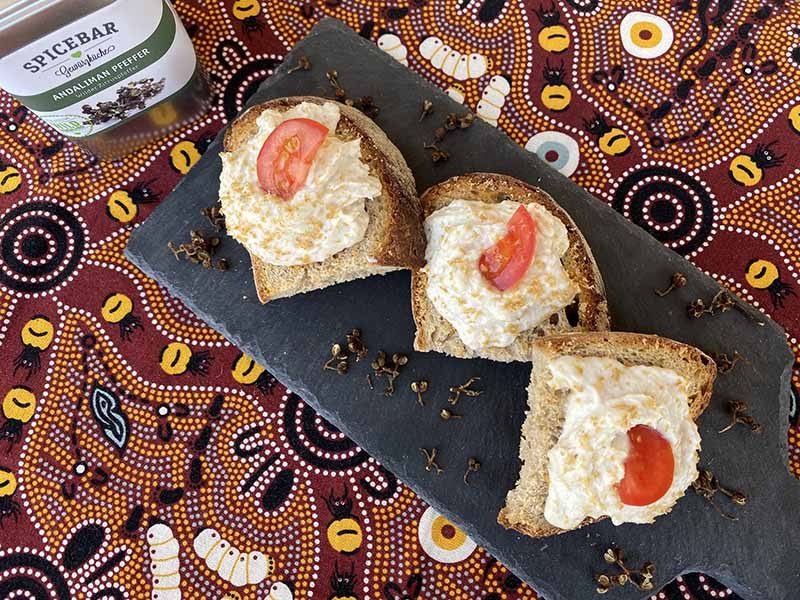 Crostini integrali con mousse di pesce