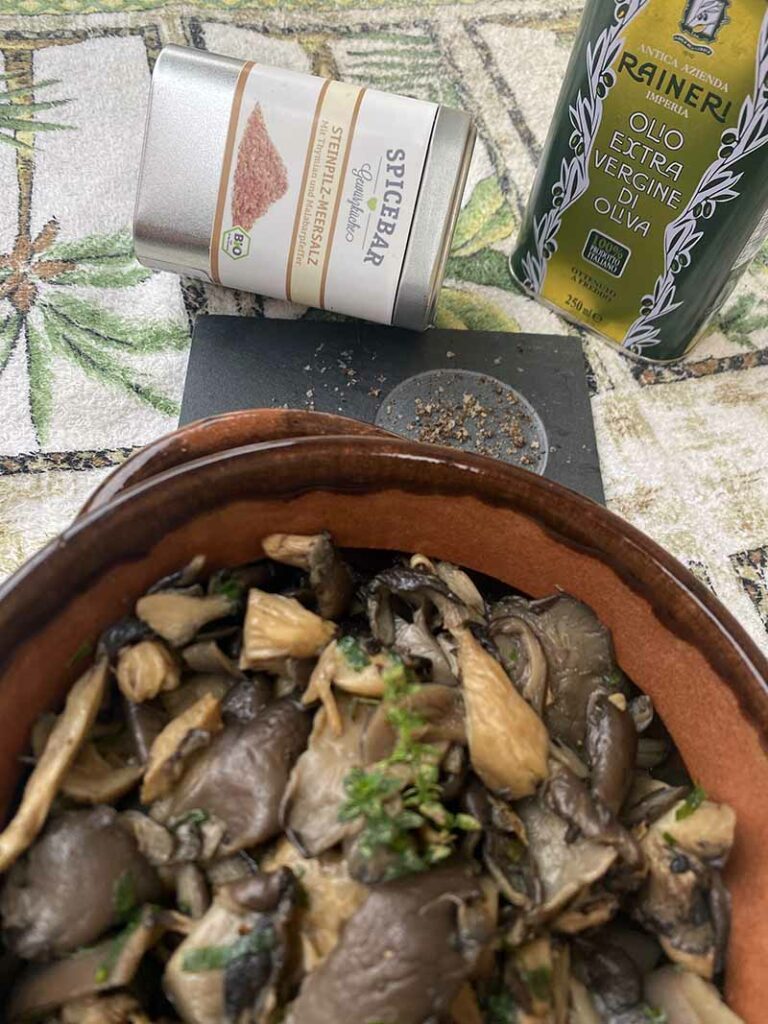 Pleurotus con sale aromatizzato ai funghi di Spicebar e olio EVO di Raineri