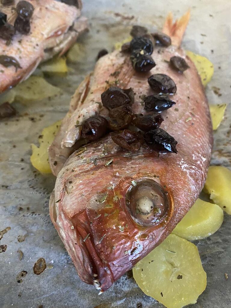 Pesce all’alloro con olive