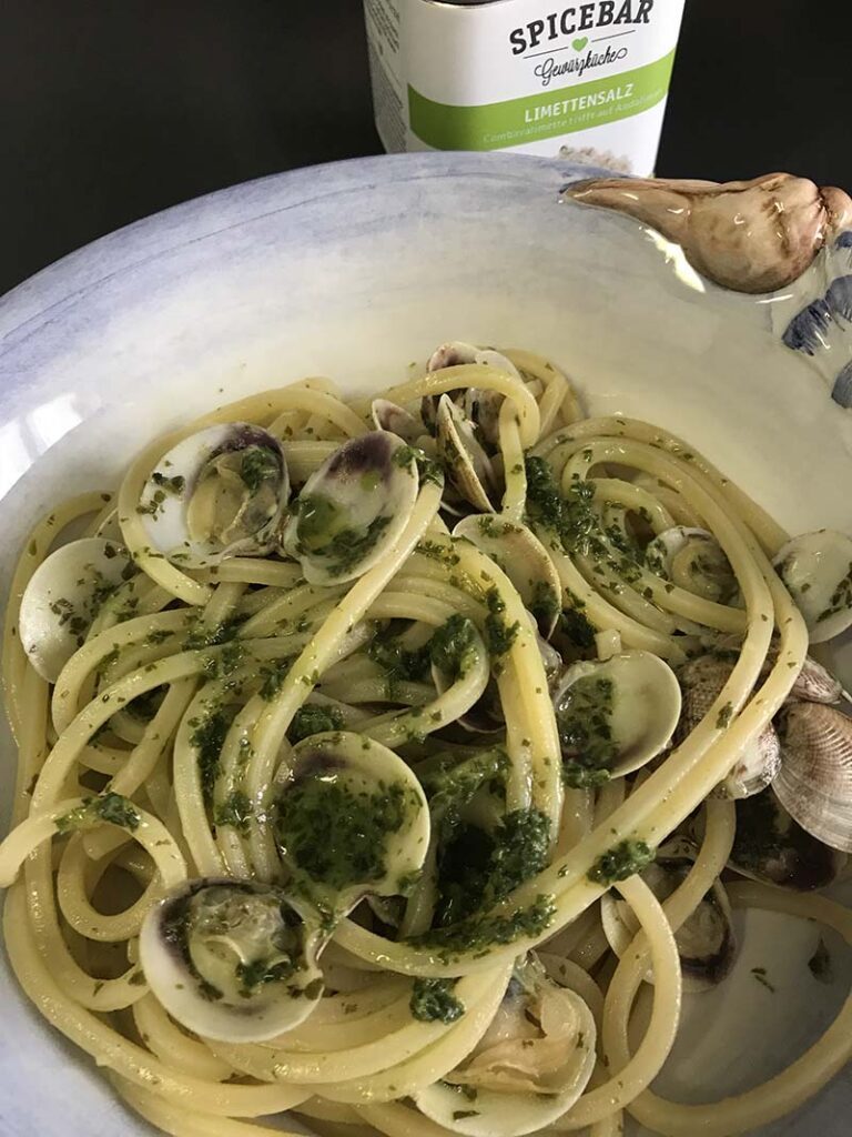 Spaghetti con lupini, salsa di rucola e sale aromatizzato al lime di Spicebar