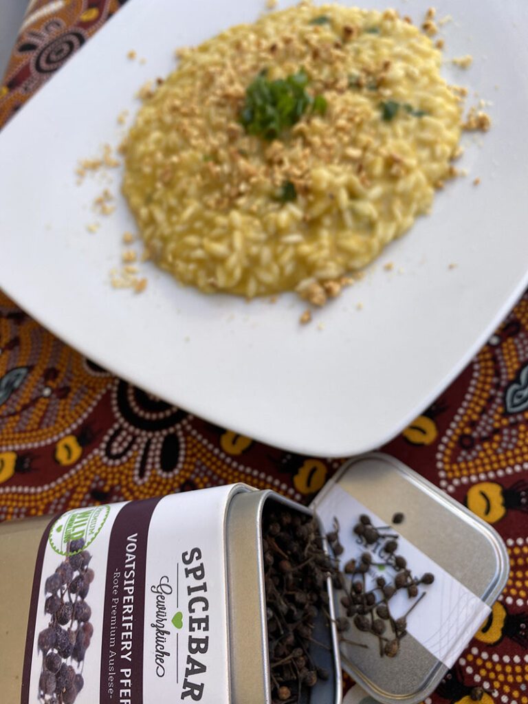 Risotto con zucca taleggio e cipolla egiziana con pepe Voatsiperifery di Spicebar