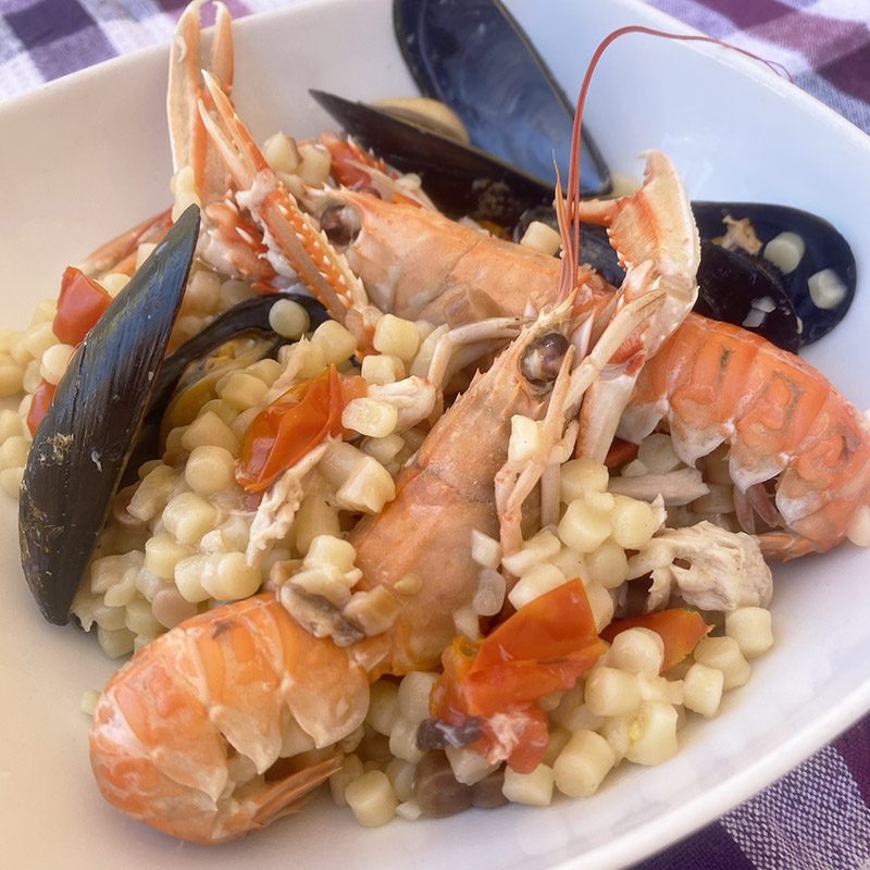 Fregola sarda con frutti di mare e pesce