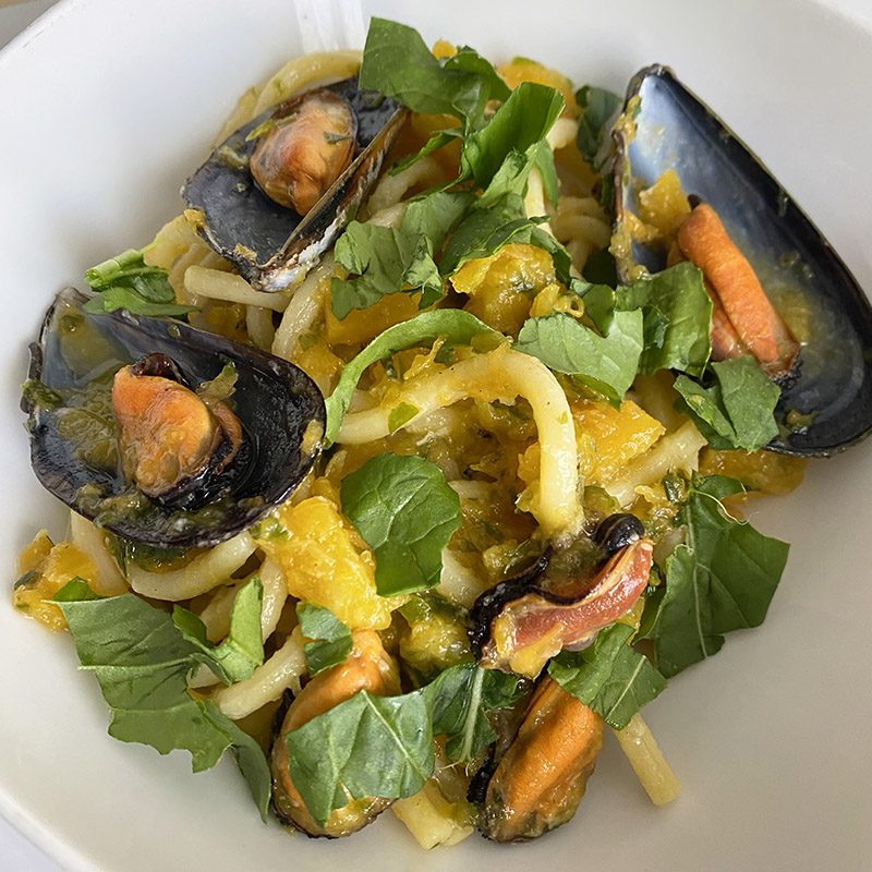 Bigoli zucca cozze e rucola