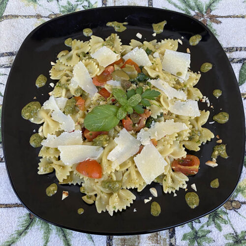 Farfalle fredde con olive e capperi in salsa