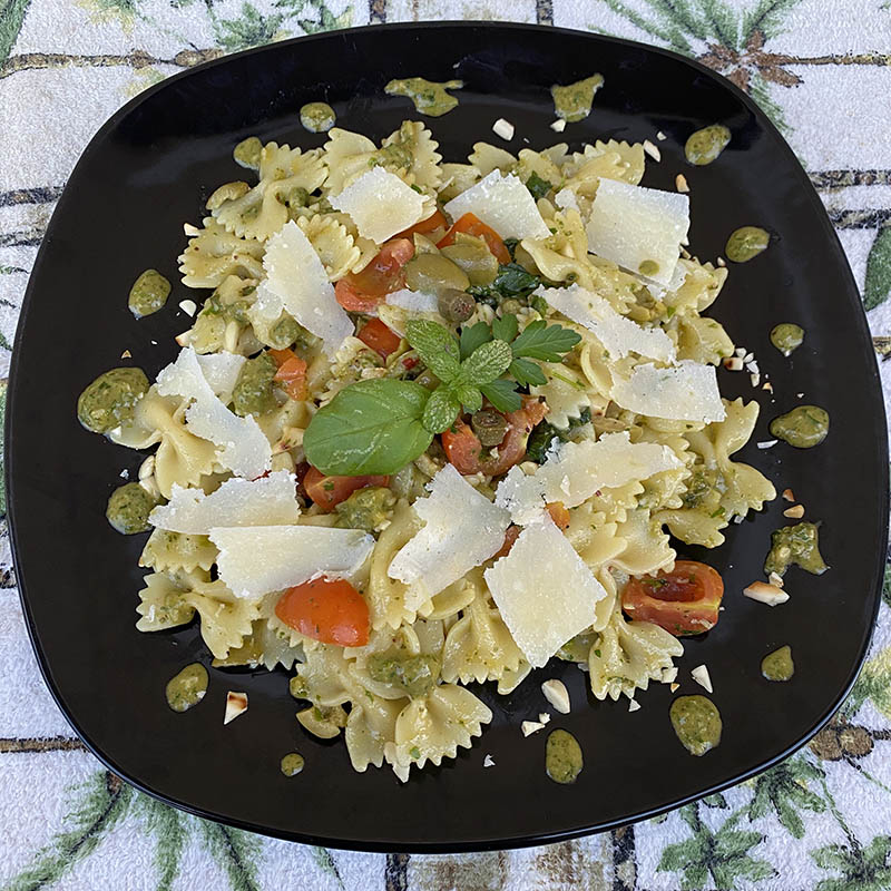 Farfalle fredde con olive e capperi in salsa