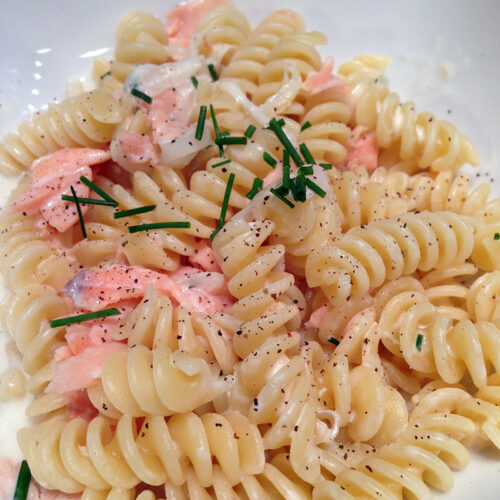 Fusilli con pompelmo e salmone