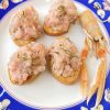 Crostini con battuto di scampi e dragoncello