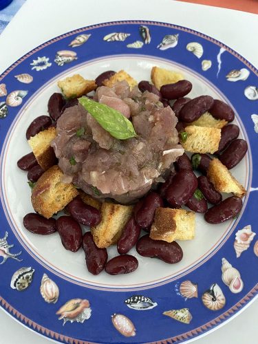 Tartare di tonno con aglio e basilico