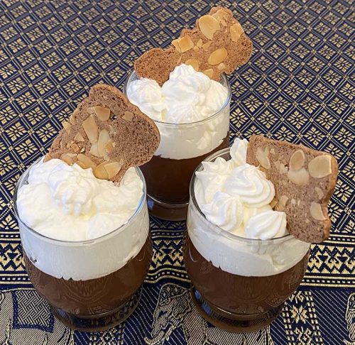 Budino al cioccolato con panna