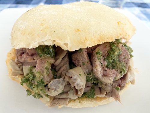 Panino con lampredotto e salsa verde