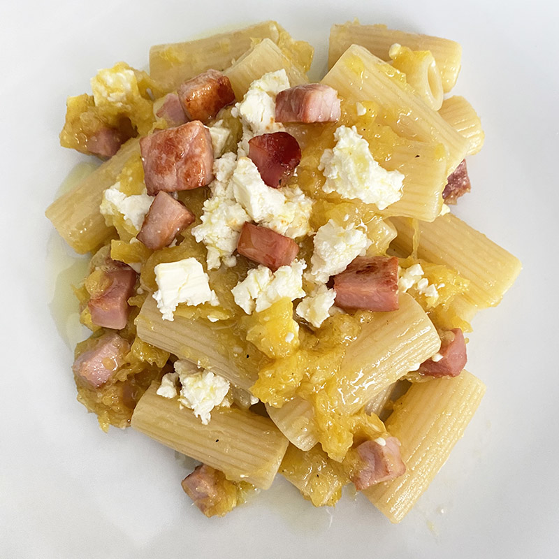 Rigatoni zucca feta e fiocco