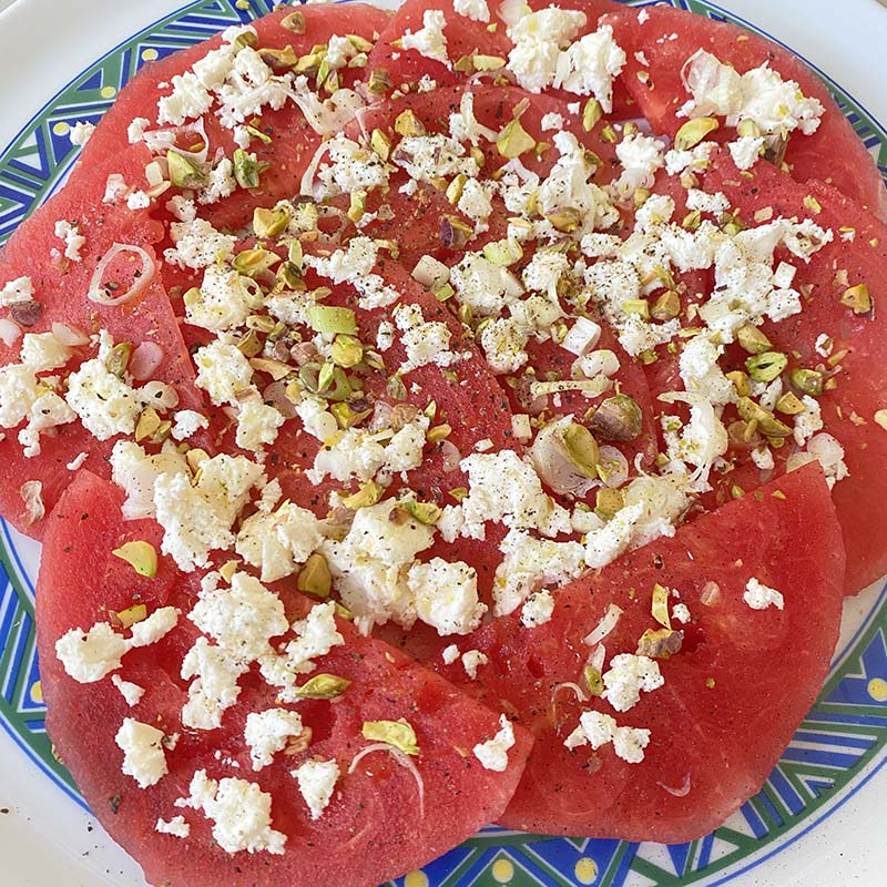 Carpaccio di anguria con feta e pistacchi