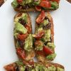 Crostini con insalata di avocado