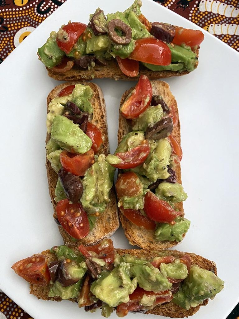 Crostini con insalata di avocado