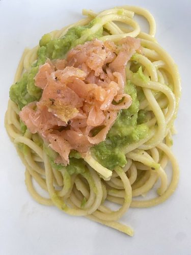 Bucatini alla crema di trombette e salmone al limone