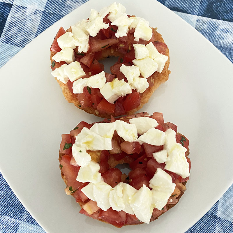 Friselle con pomodoro e mozzarella