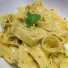 Pappardelle con salsa all'uovo limone e pesto di basilico