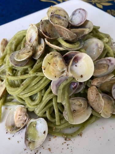 Tagliolini alle ortiche con crema di broccoli e lupini di mare