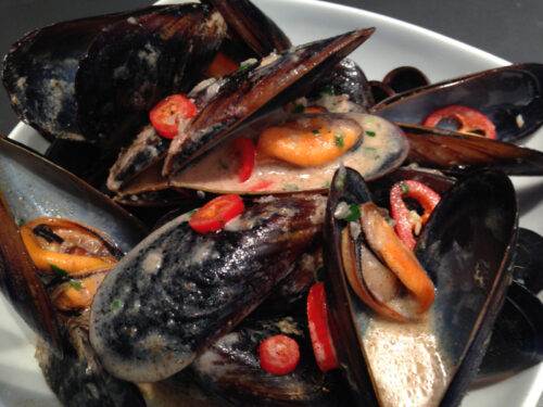 Cozze al curry con cumino e latte di cocco