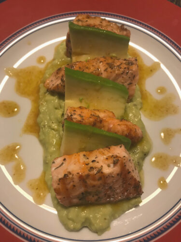 Salmone con avocado ed emulsione allo zenzero