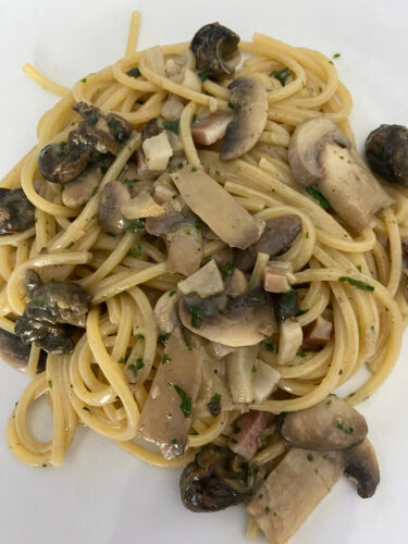 Spaghetti lumache guanciale e champignon