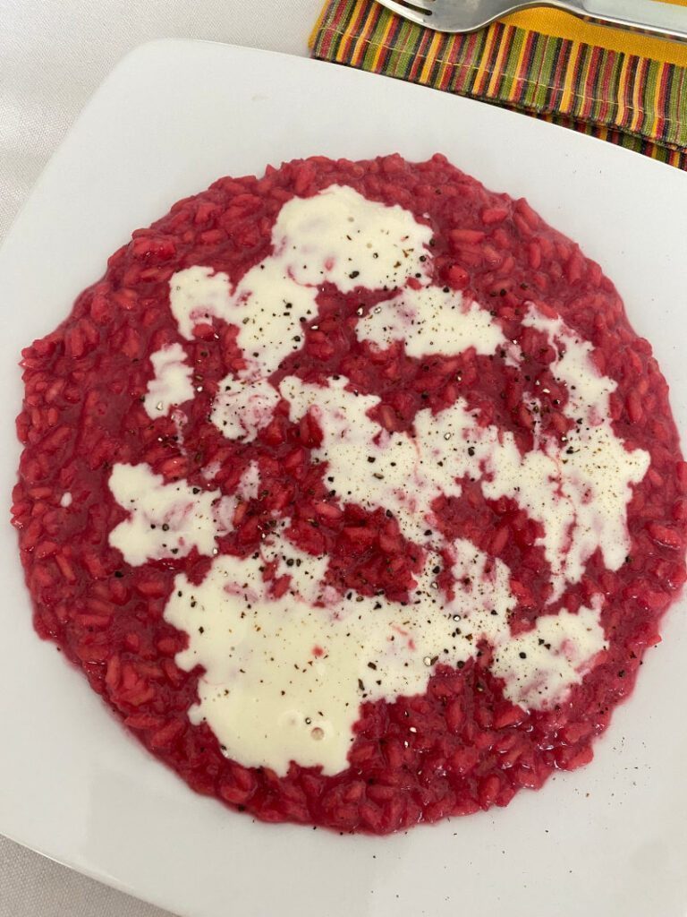 Risotto con salsa di barbabietola e taleggio