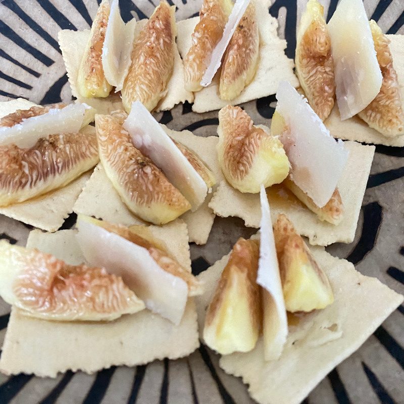 Sfoglie con fichi grana e miele di limone