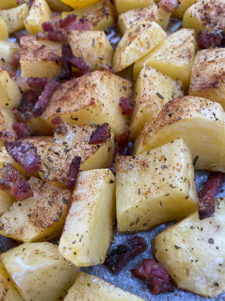 Patate al forno con pancetta e capocollo