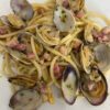 Spaghettoni vongole pistacchi e pancetta