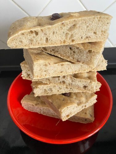 Focaccia con farina di farro alle olive