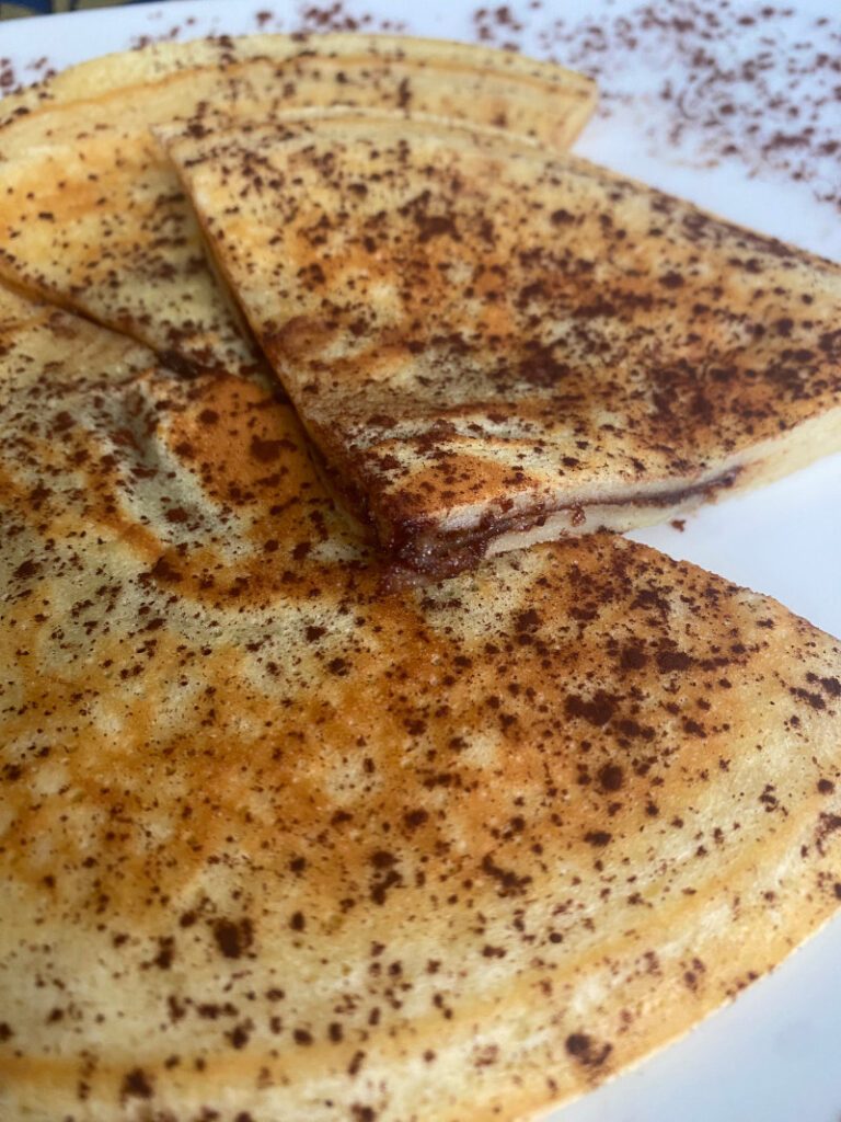 Crepes dolci ripiene di cioccolato