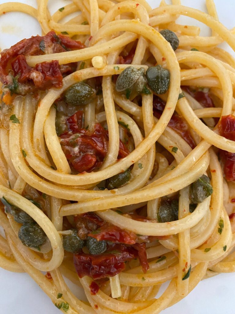 Spaghetti capperi pomodori secchi e nduja